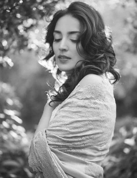VICTORIA BLUE LACE/SILK LACE SHAWL - MENZER HAJIYEVA